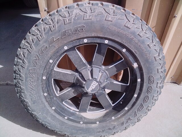  Tires & Wheels Sets Chevy / Ford 3/4 Ton à San Angelo chez Hargraves Quality Cars and Trucks