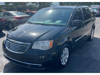 Pre-Owned CHRYSLER TOWN AND COUNTRY at POMPANO BEACH, FL 33060 in Doozy Auto