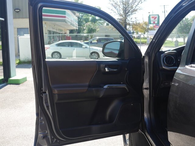 Pre-Owned TOYOTA TACOMA at Auto Finance Center in Woodbridge