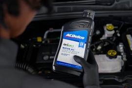 Cambio de aceite totalmente sintético ACDelco GM OE dexos1® de 8 cuartos en la mayoría de los vehículos*